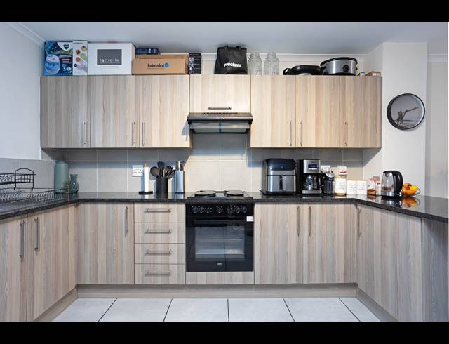 2 BEDROOM TOWNHOUSE TO LET IN HEATHFIELD